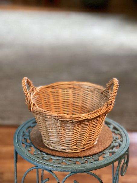 Round basket with handles