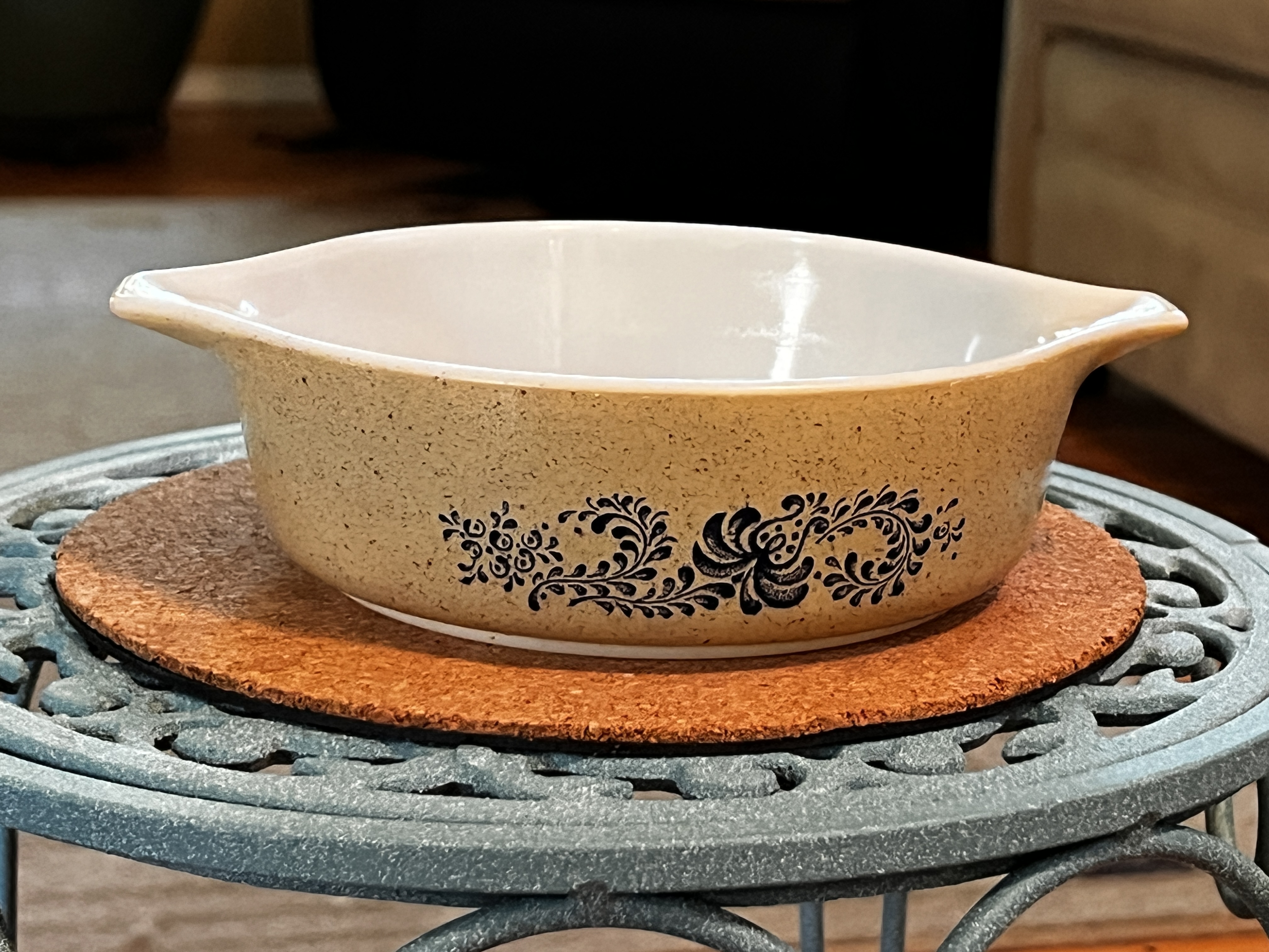 Pyrex casserole dish - Homestead pattern