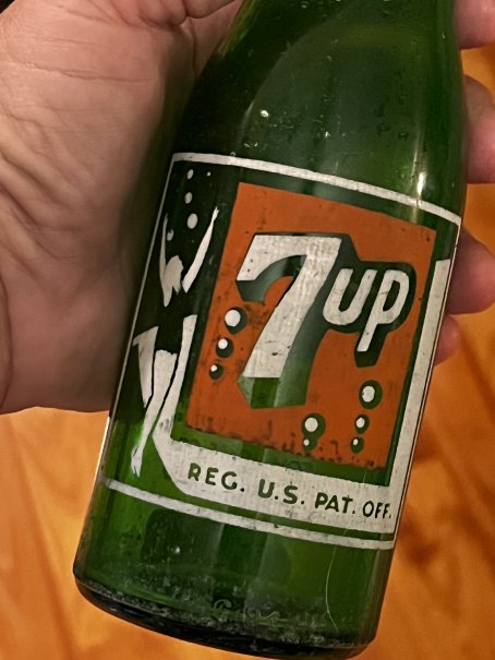 8-bubble 7-Up bottle - circa 1939