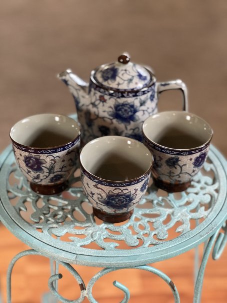 Teapot and 3 Teacups